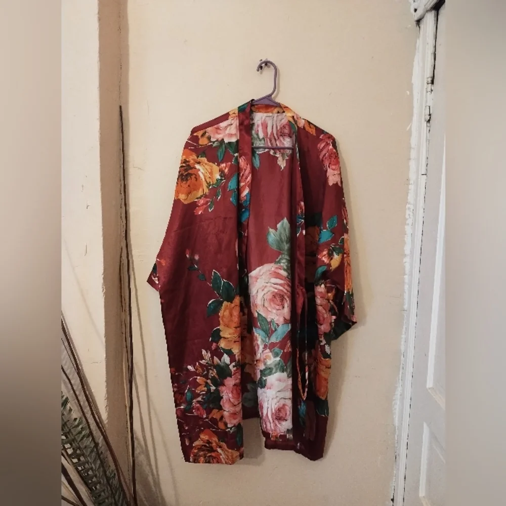 Floral Kimono red Womens Robe Sizes From XL ,XXL OR XXXL‎ Missing The Belt